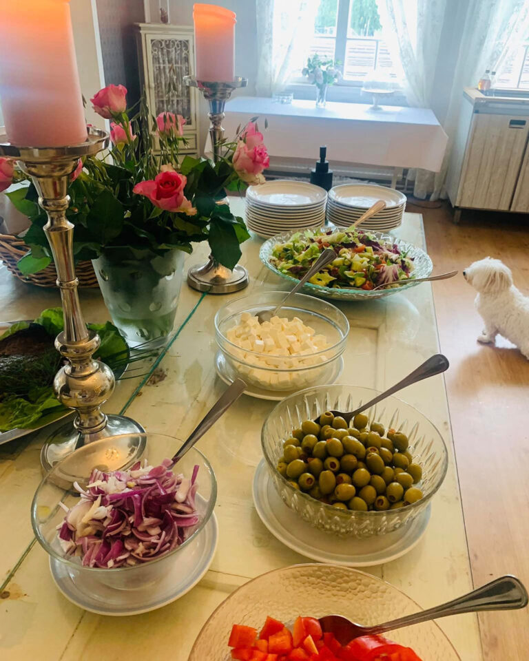 salaatteja ja muuta Varkauden Wanhalla Asemalla
