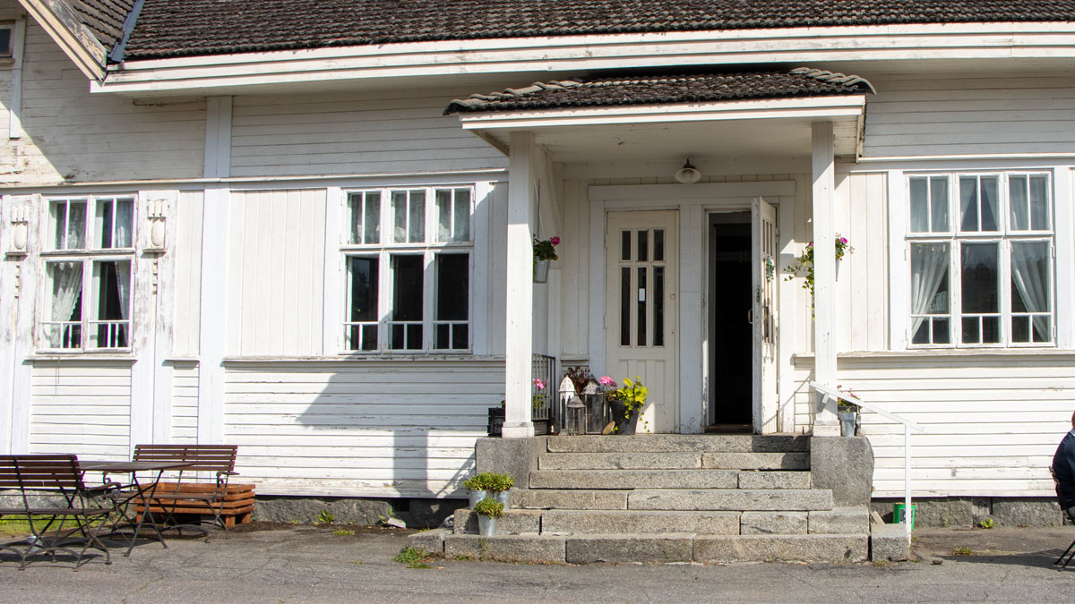 Kuva Varkauden Wanhan Aseman ulkoa