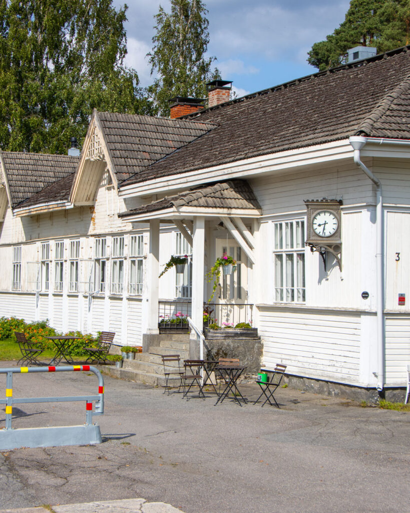 Kuva Varkauden Wanhan Aseman ulkopuolelta Juhlapalvelu sivustolla